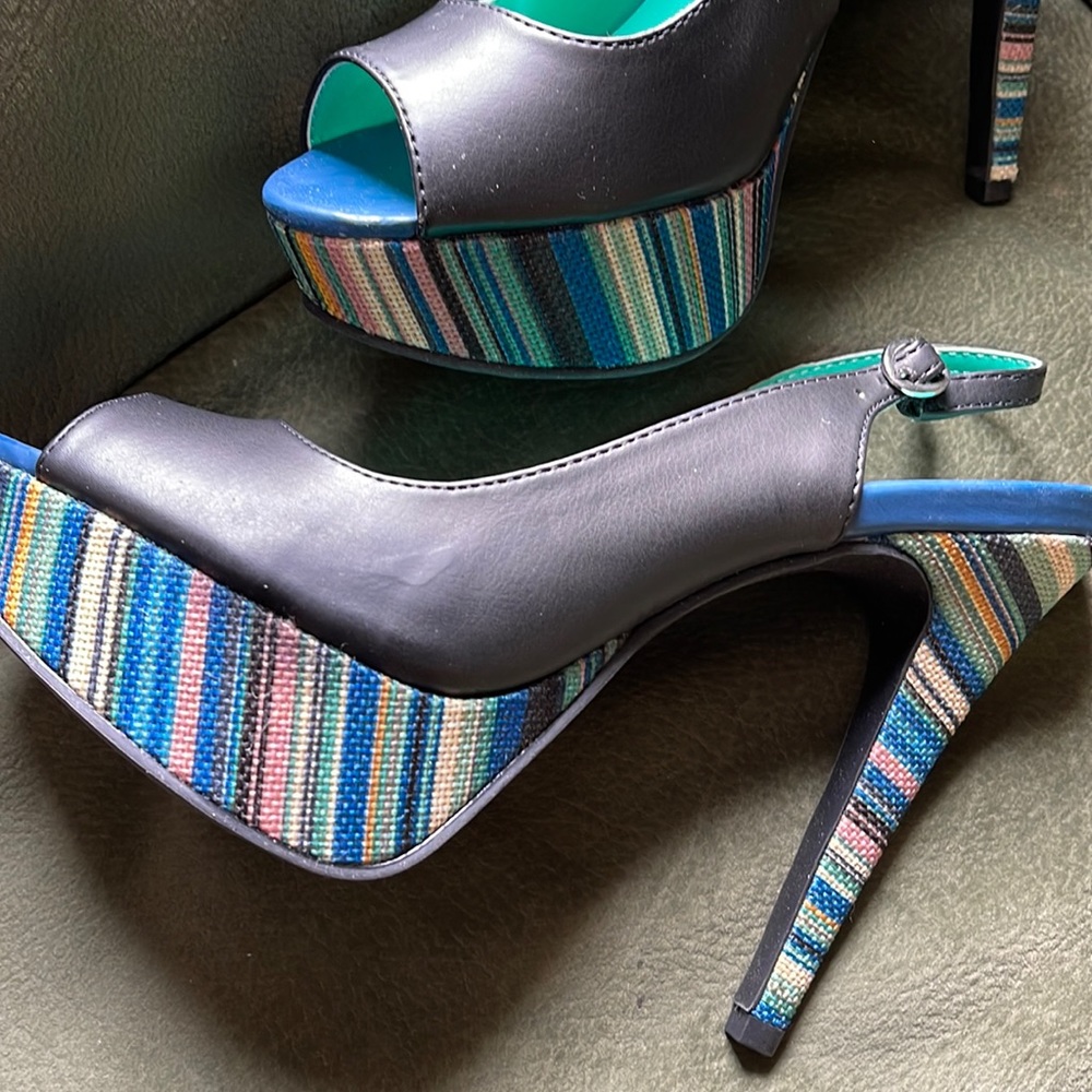 Women’s Unlisted unique shoes never worn.